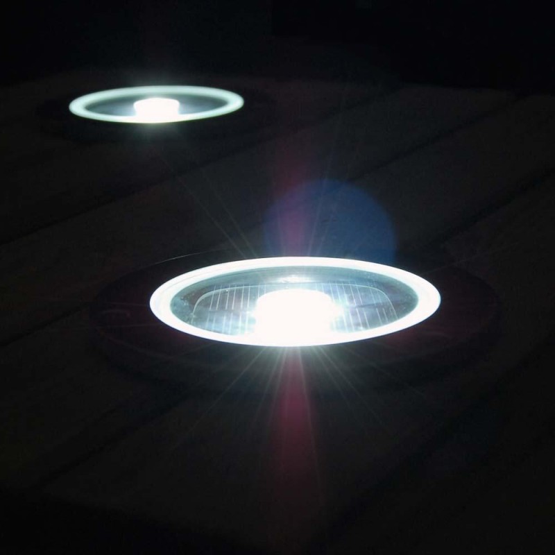 Solcelle lampe til gulv og jord